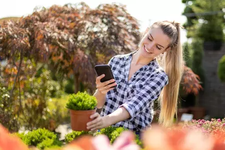 7 reasons why customers use their smartphone in your garden centre